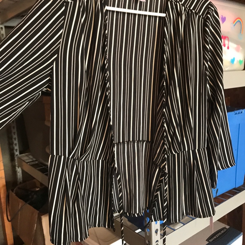 NWT black and white striped wrap top - Picture 4 of 5